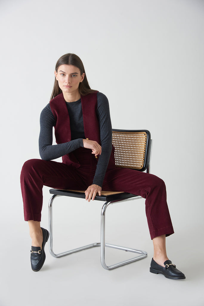 Gilet Pana burdeo con botones metálicos