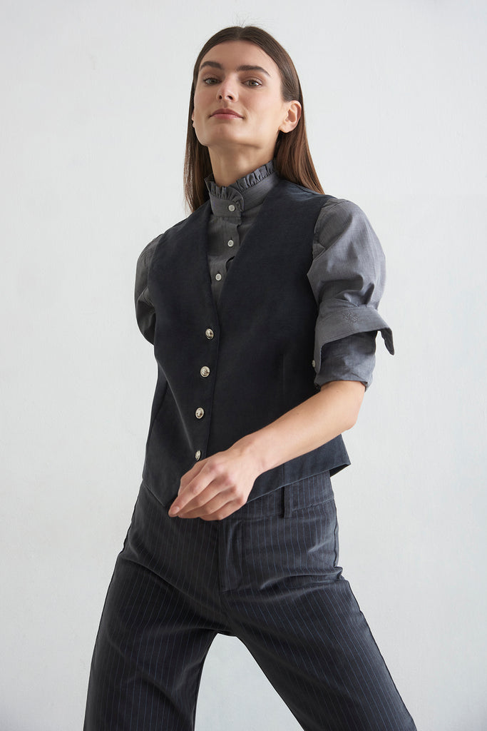 Gilet Pana gris con botones metálicos