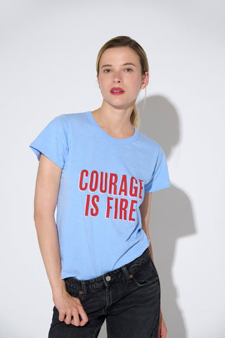 Polera Rodas en Pima Celeste "Courage is Fire"