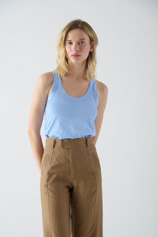 Musculosa Cassis en Pima Celeste