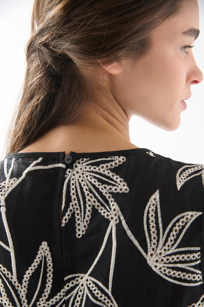 Top Broderie Hojas Blanco y Negro