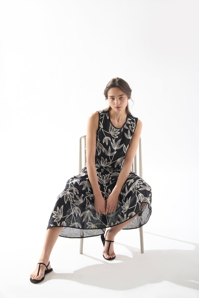 Top Broderie Hojas Blanco y Negro