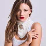 Bufanda Triangular Cashmere Lentejuela Crudo